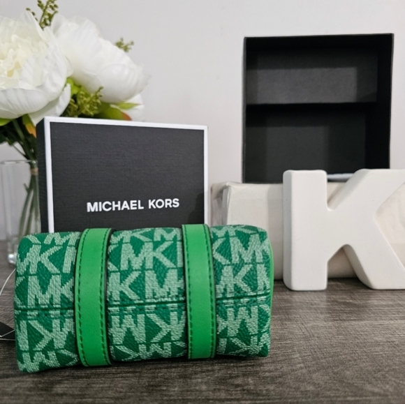 MICHAEL KORS Green Micro Duffle Key Fob - Picture 2 of 6